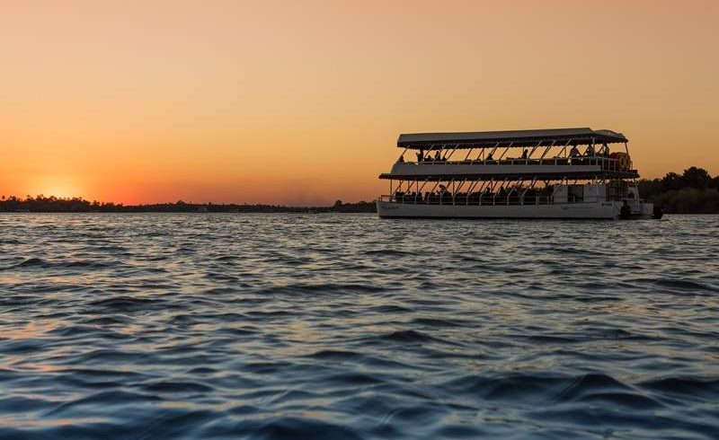 dinner cruise on the zambezi river